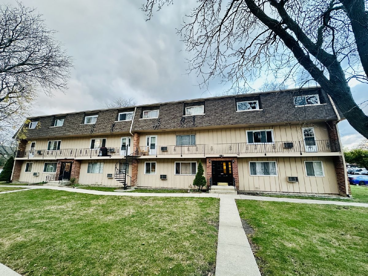 Condominiums Sold Coach Light Rolling Meadows Illinois, 2302 Algonquin