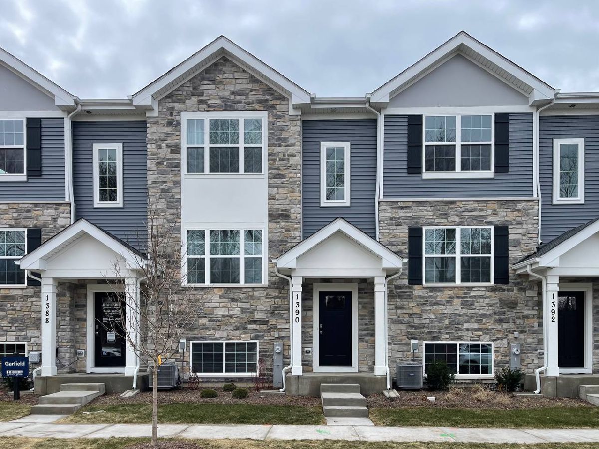 Homes & Condos & Townhomes Rented The Grasslands Bartlett Illinois, 1390 Foxglove