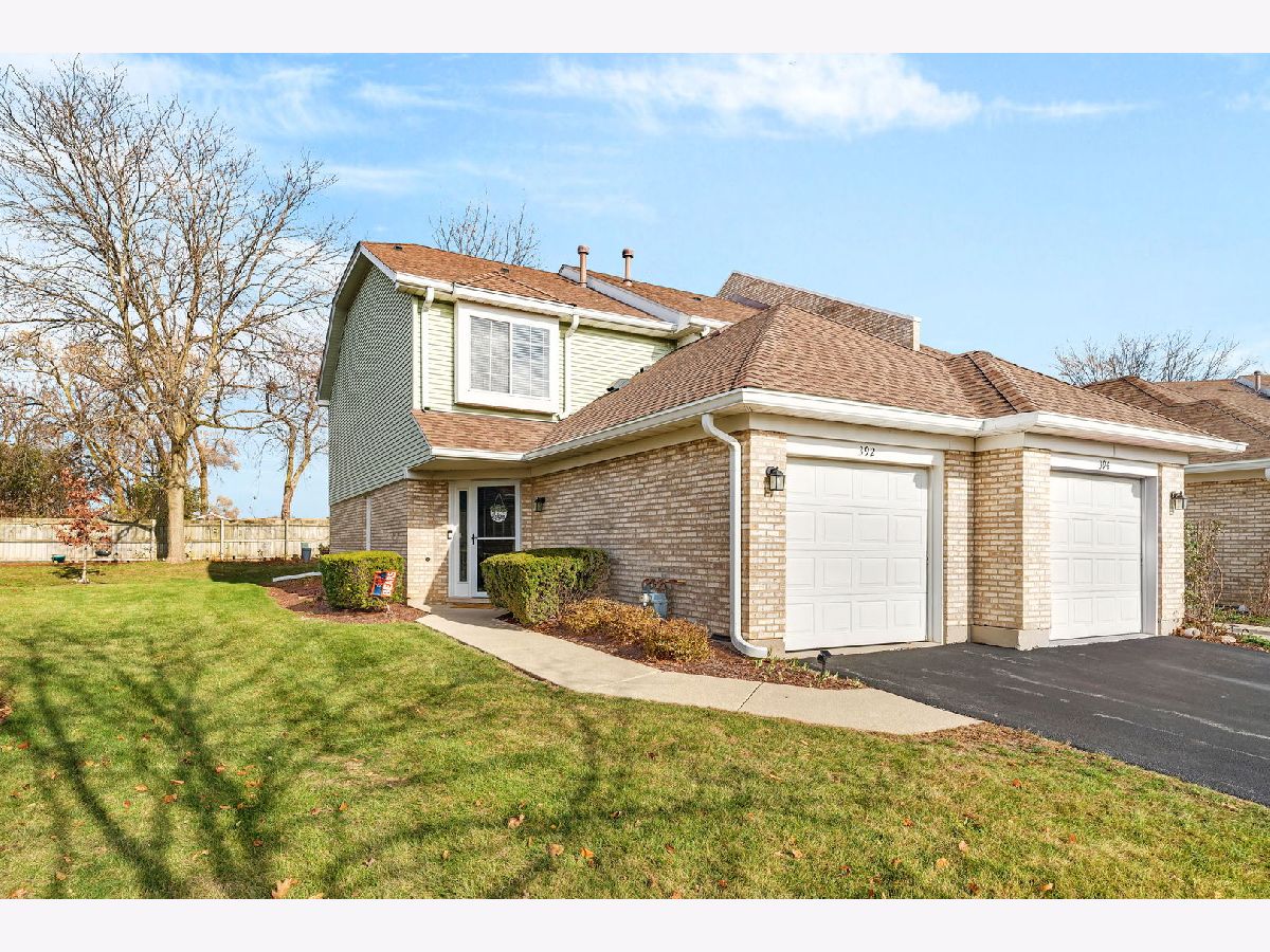 Townhomes Sold Sherwood Commons Bolingbrook Illinois, 392 Lakeview