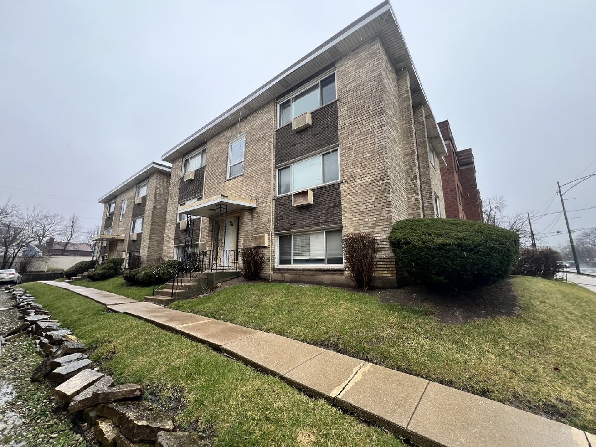 Rented Chicago Illinois, 2033 111th