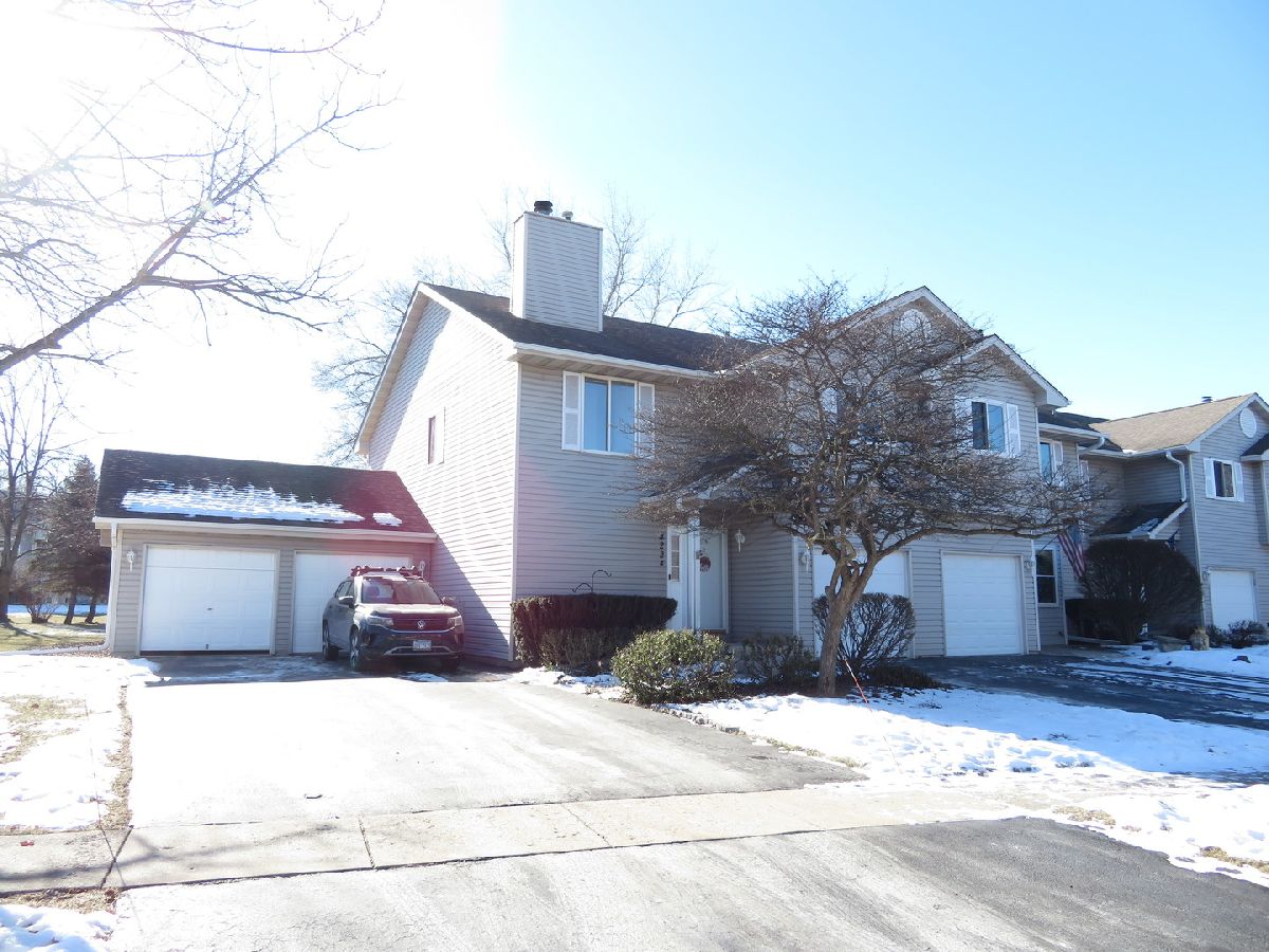 Townhomes Sold Deer Run Estates Joliet Illinois, 4224 Doe