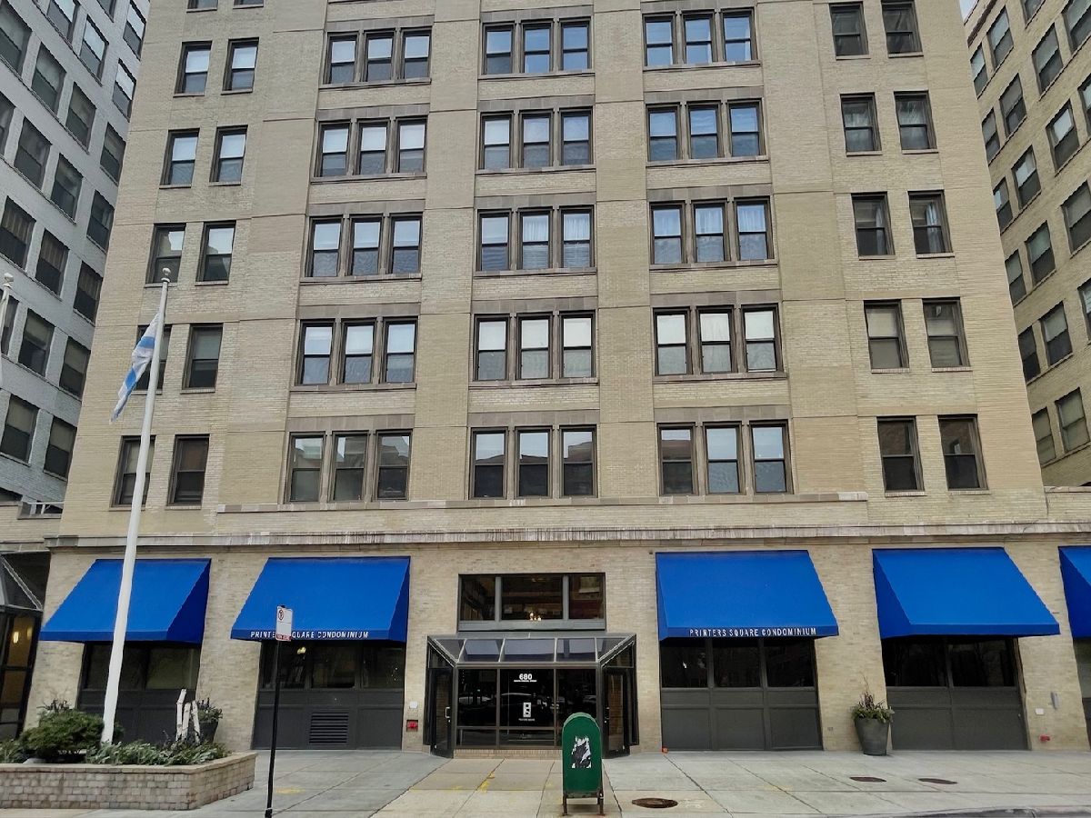 Condominiums Rented Printers Square Chicago Illinois, 680 Federal