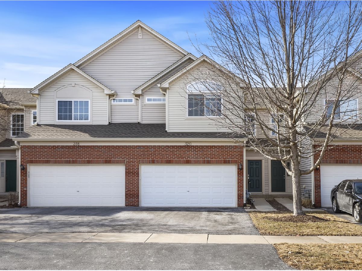 Townhomes Sold Abington Woods Aurora Illinois, 320 Abington Woods