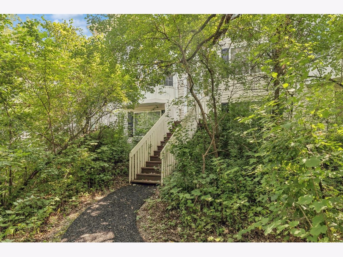 Townhomes & Condos Sold Treehouse In The Woods Round Lake Illinois, 328 Whispering Oaks
