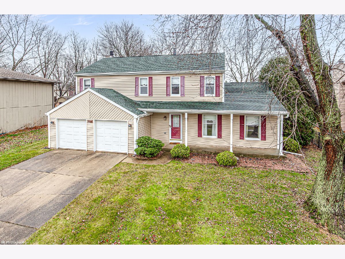 Homes & Condos & Townhomes Sold River Oaks Shorewood Illinois, 910 Caprice