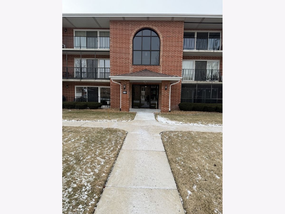 Condominiums Sold Circle Crest Crestwood Illinois, 5034 Circle