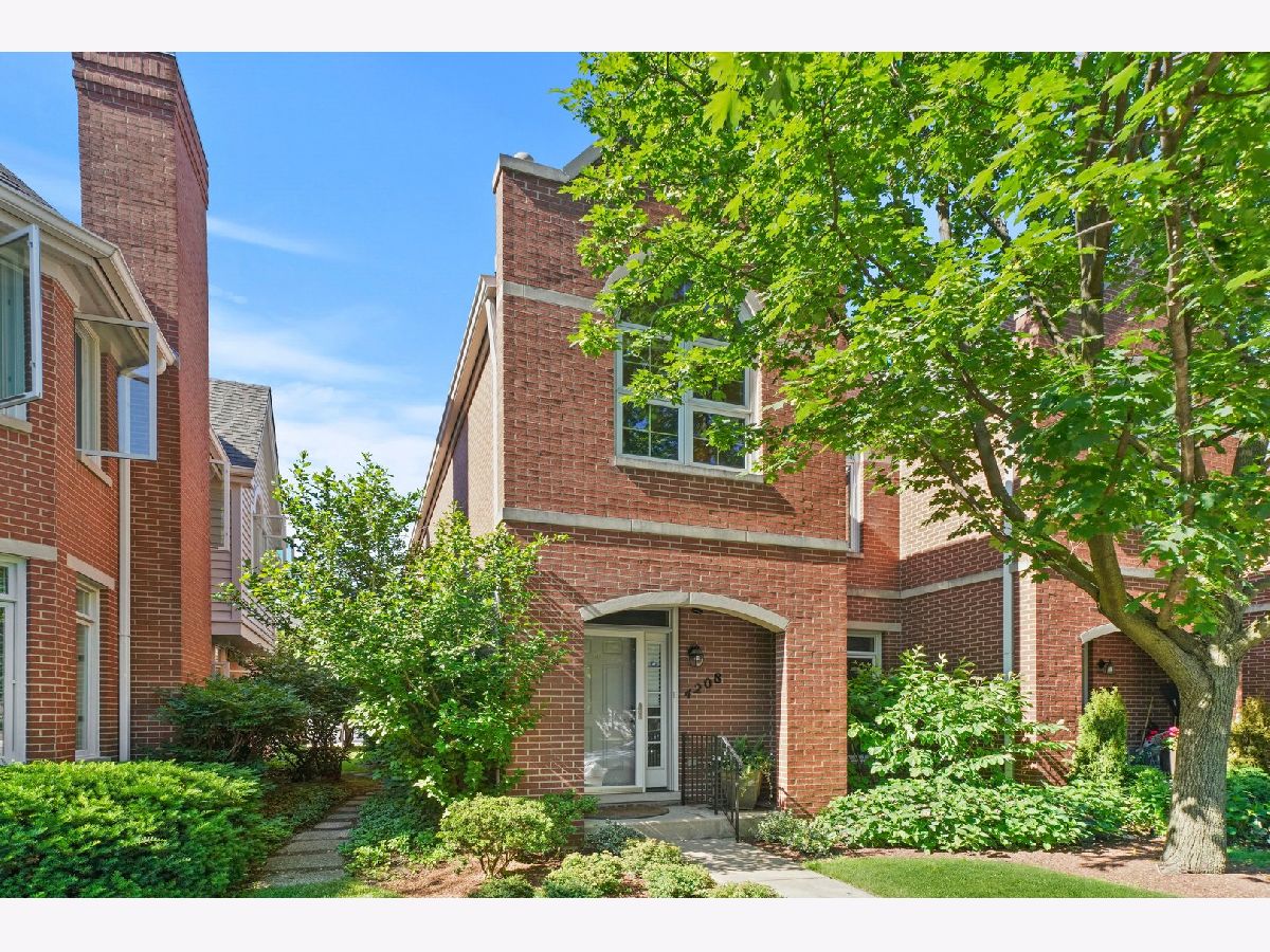 Townhomes & Condos & Homes Sold Sauganash Village Chicago Illinois, 4208 Thorndale