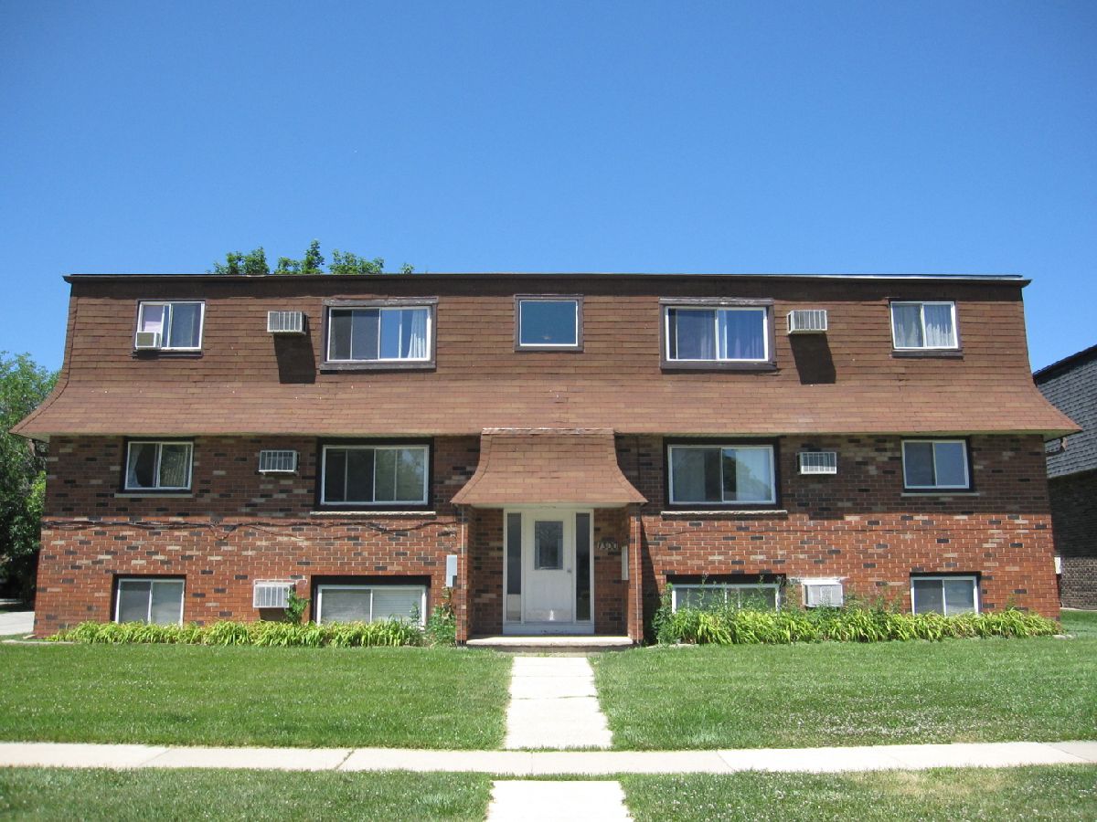 Homes & Condos & Townhomes Rented Country Aire Elgin Illinois, 1300 Getzelman