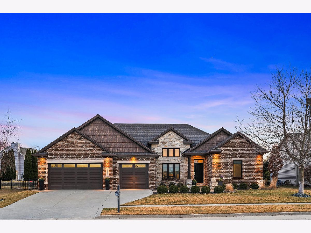 Homes & Condos & Townhomes Sold Royal Links Bloomington Illinois, 3215 Baer