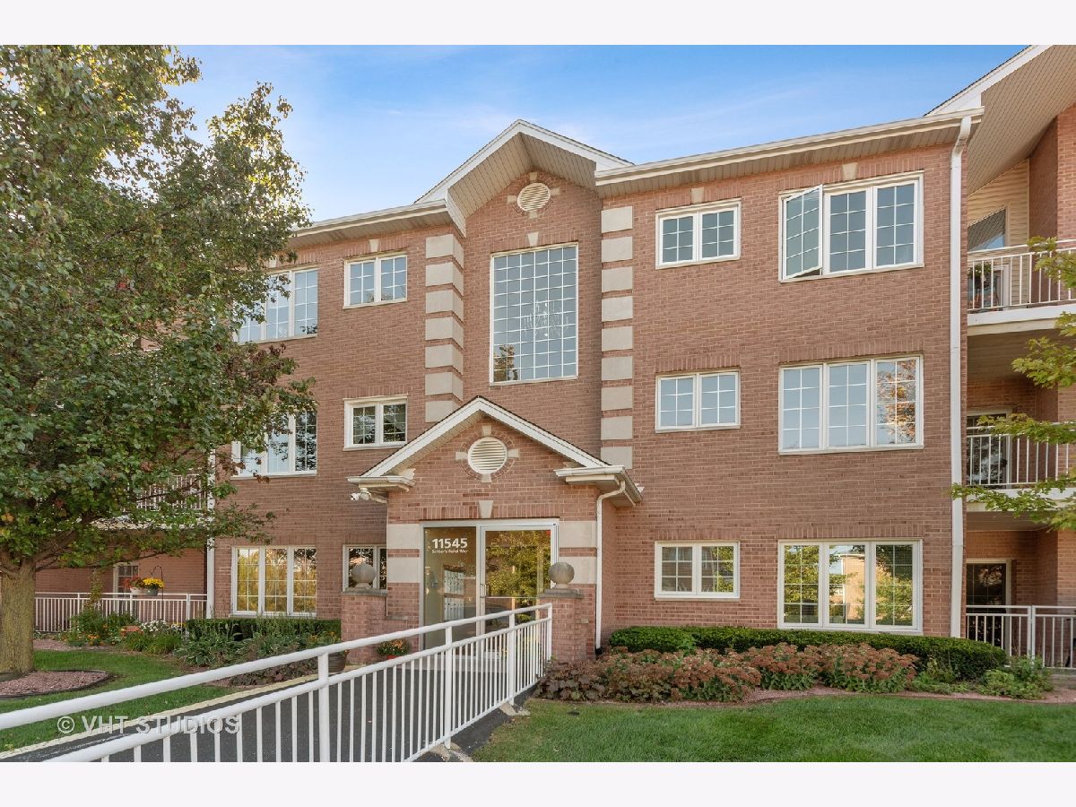 Townhomes & Condos & Homes Sold Preserves Of Marley Creek Orland Park Illinois, 11545 Settlers Pond