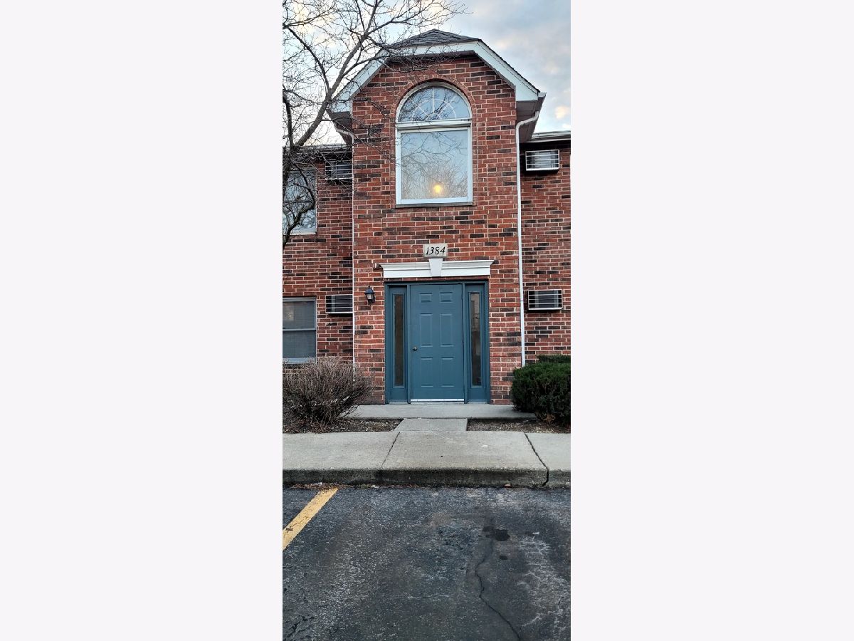 Condominiums Rented Prairie Point Lake In The Hills Illinois, 1384 Cunat