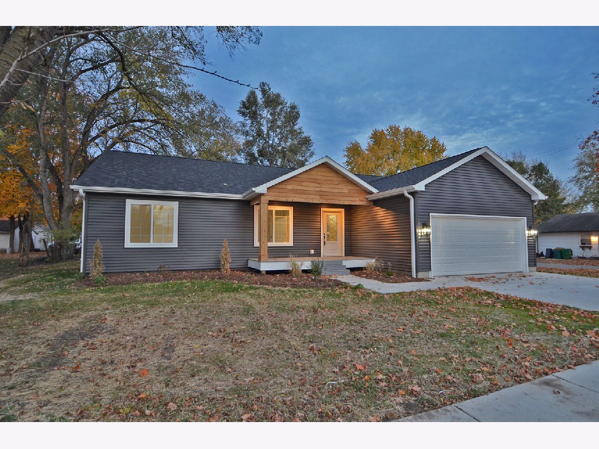  Sold Seneca Illinois, 362 Market