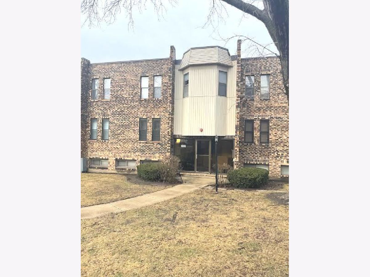 Condos & Townhomes Rented Woodridge Club Woodridge Illinois, 2208 Country Club