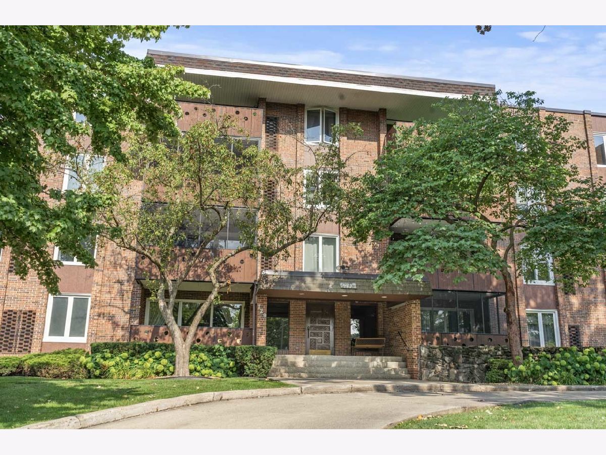 Condominiums Sold Park Royal Wood Dale Illinois, 129 Spruce