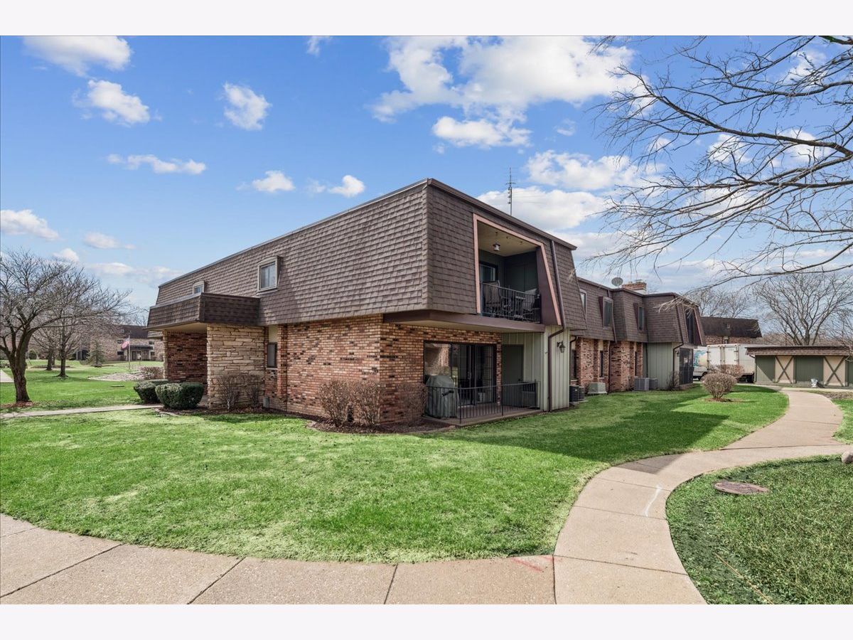Condominiums Sold Woods Edge Palos Hills Illinois, 11134 Northwest