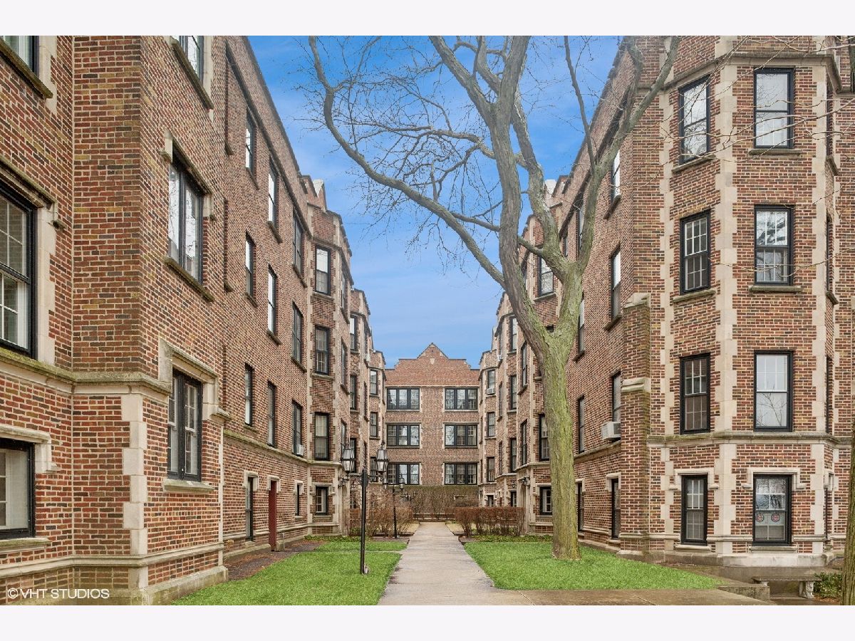 Condominiums Sold Tower Court Evanston Illinois, 576 Sheridan