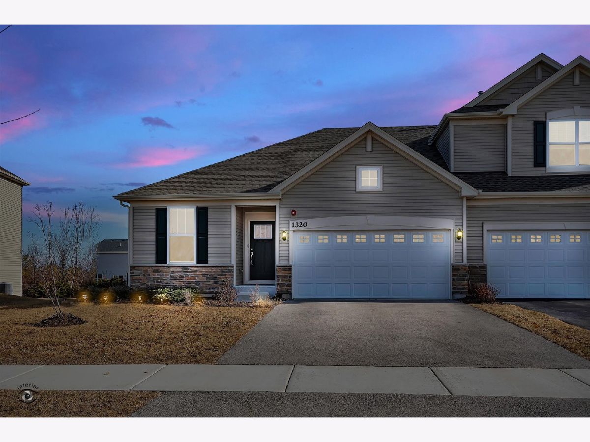 Homes & Townhomes Sold Raintree Village Yorkville Illinois, 1320 Hawk Hollow