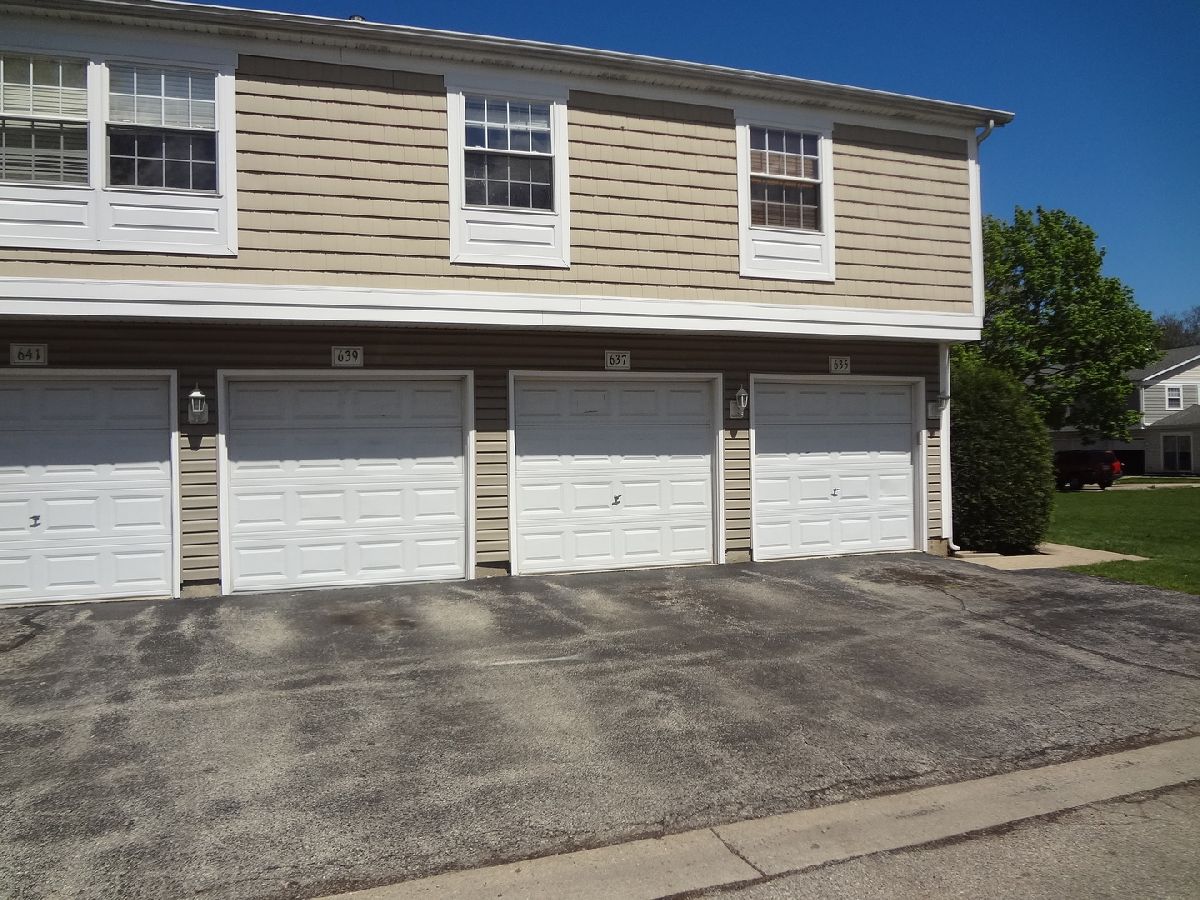 Townhomes & Condos Rented Cedar Run Wheeling Illinois, 635 Gray