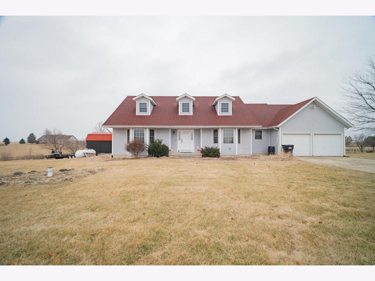 Homes Sold Country Estates Clinton Illinois, 8401 Idlewood