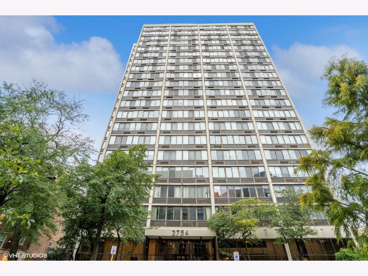 Condominiums Sold Hampden Tower Chicago Illinois, 2754 Hampden