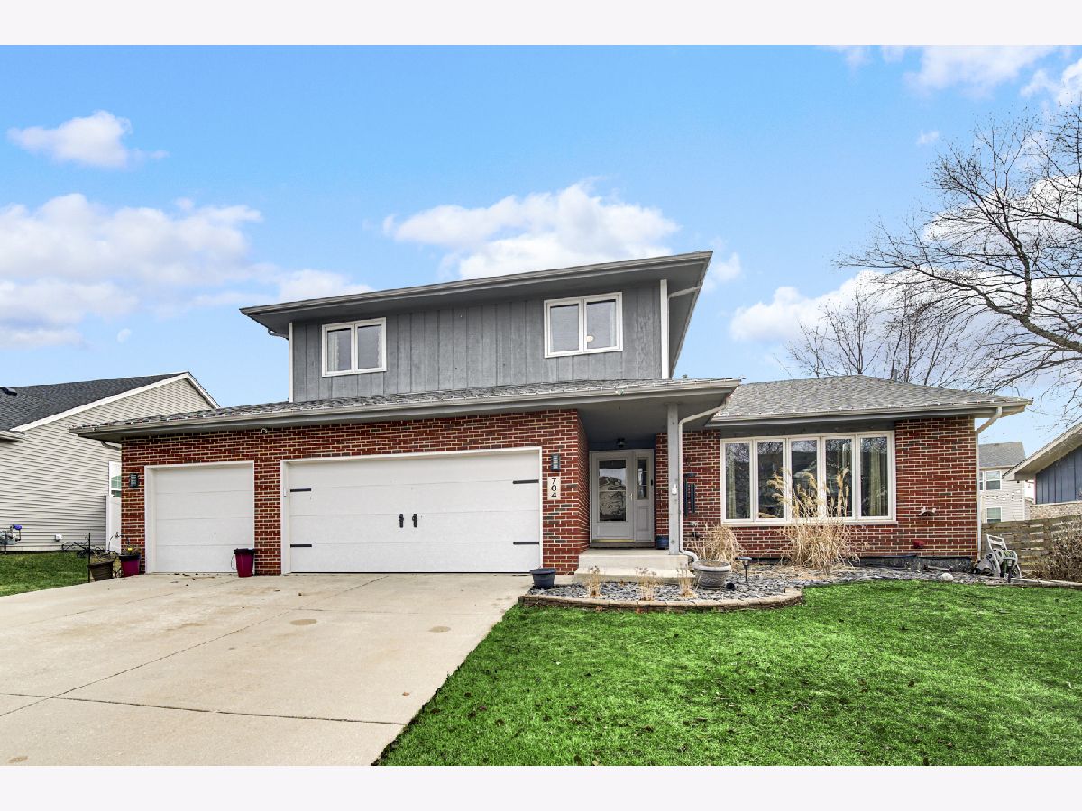 Homes & Condos & Townhomes Sold Aux Sable Minooka Illinois, 704 Edgewater