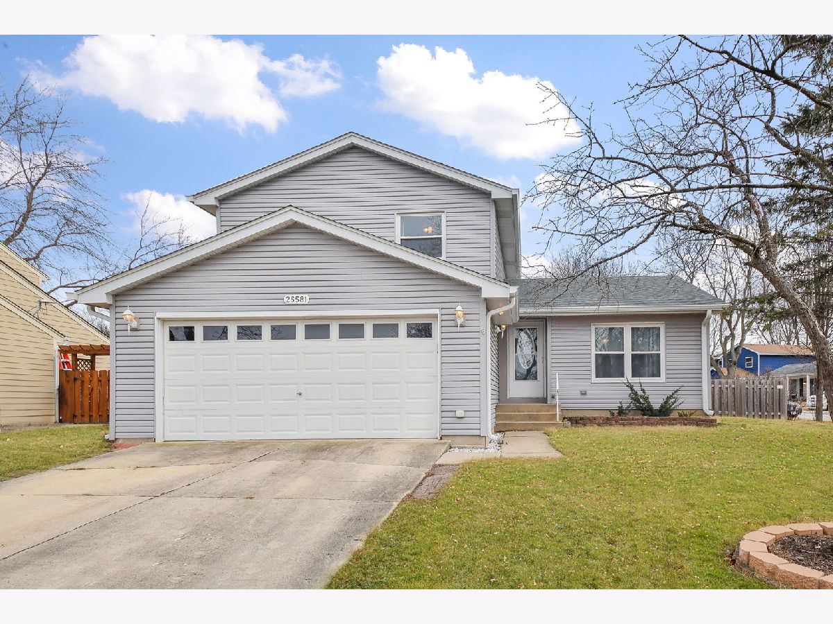 Homes & Condos & Townhomes Sold Summerlakes Warrenville Illinois, 2S581 Cynthia