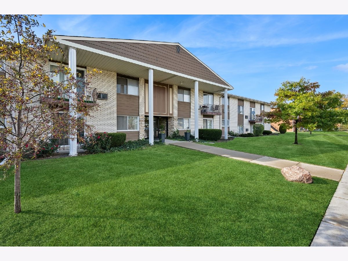 Condominiums Sold Coventry Place Des Plaines Illinois, 9518 Dee