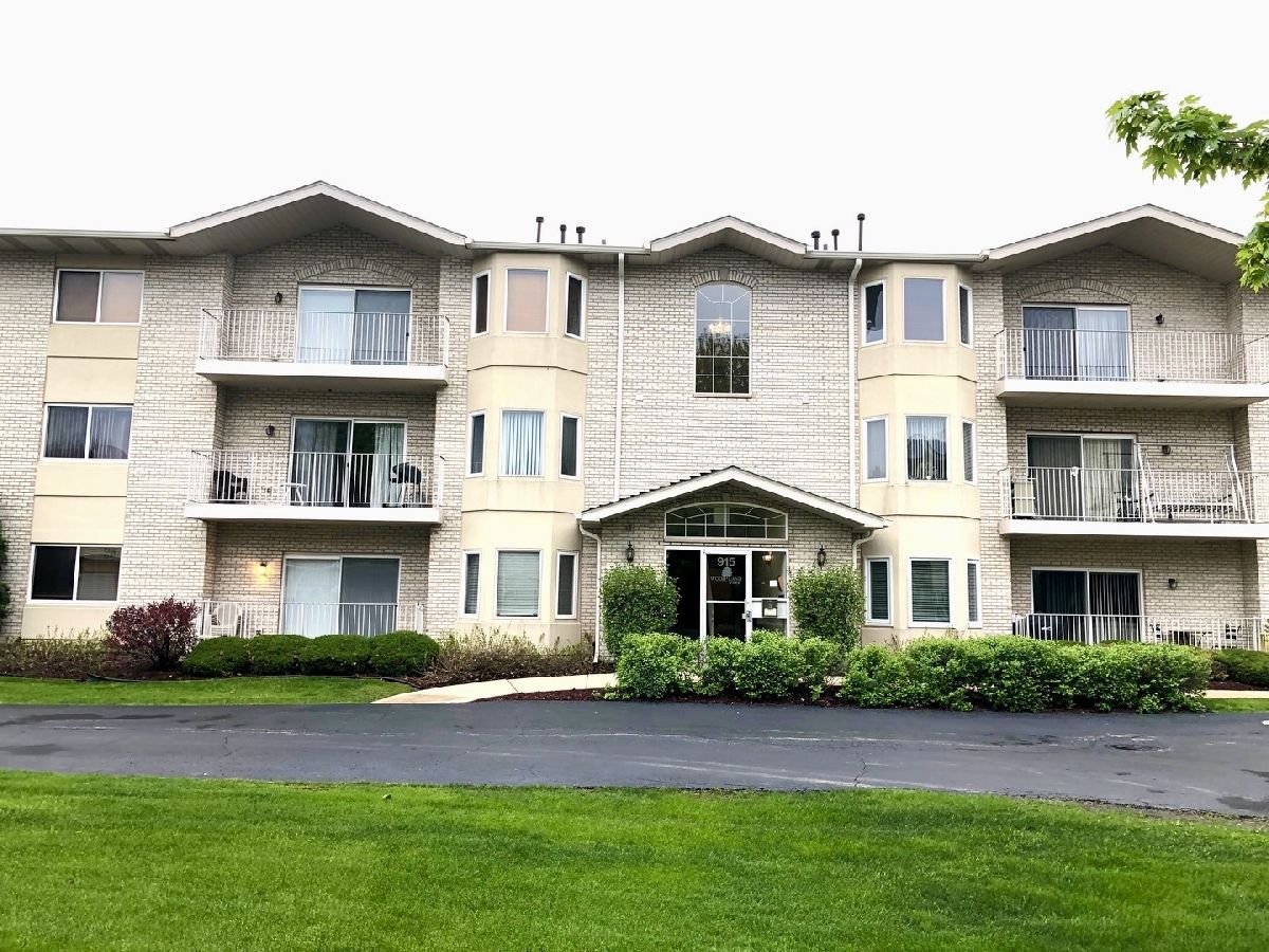 Condos & Townhomes Rented Woodland Park Estates Naperville Illinois, 915 Elderberry