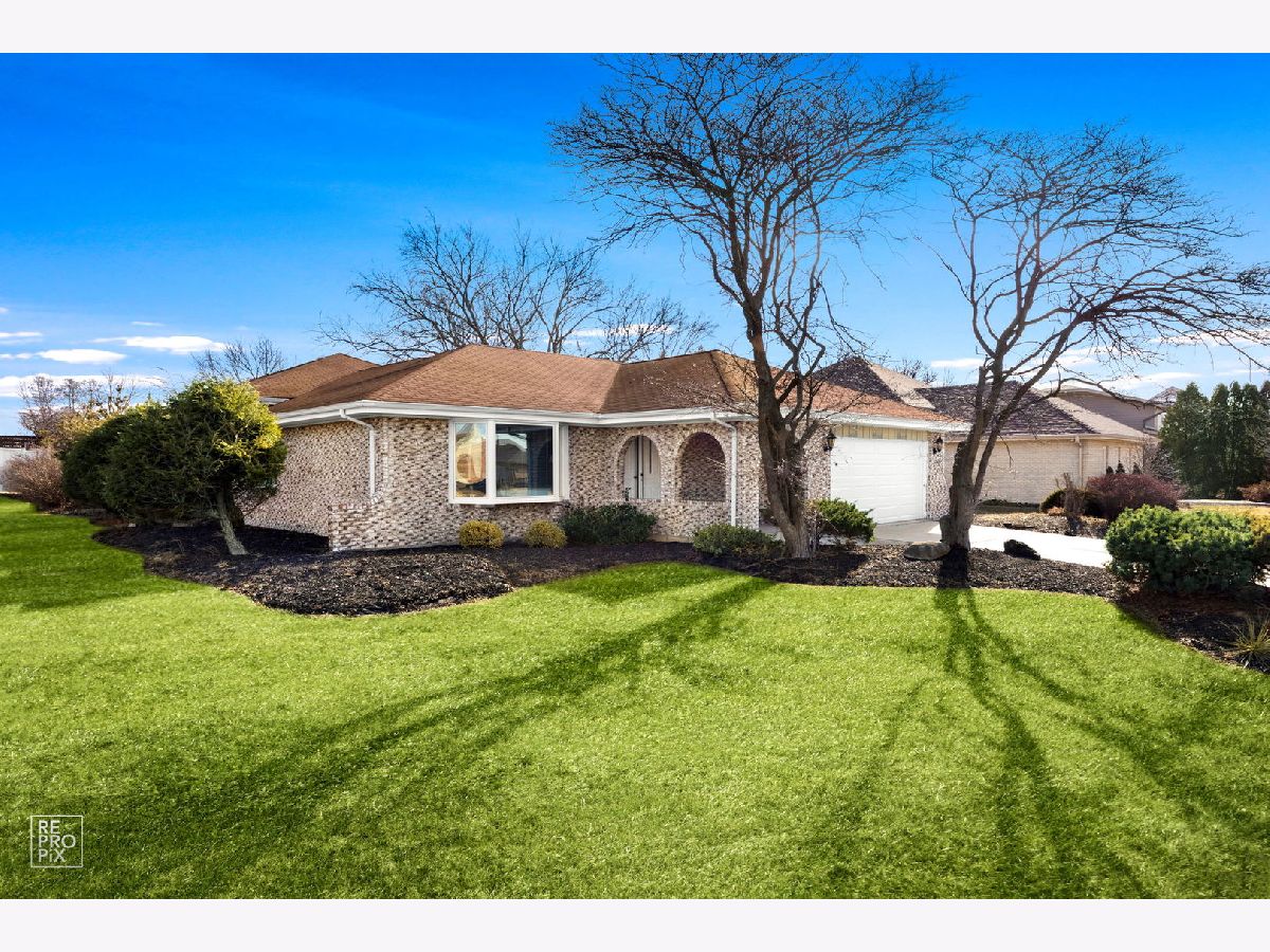 Townhomes & Homes Rented Village Square Orland Park Illinois, 15133 Windsor