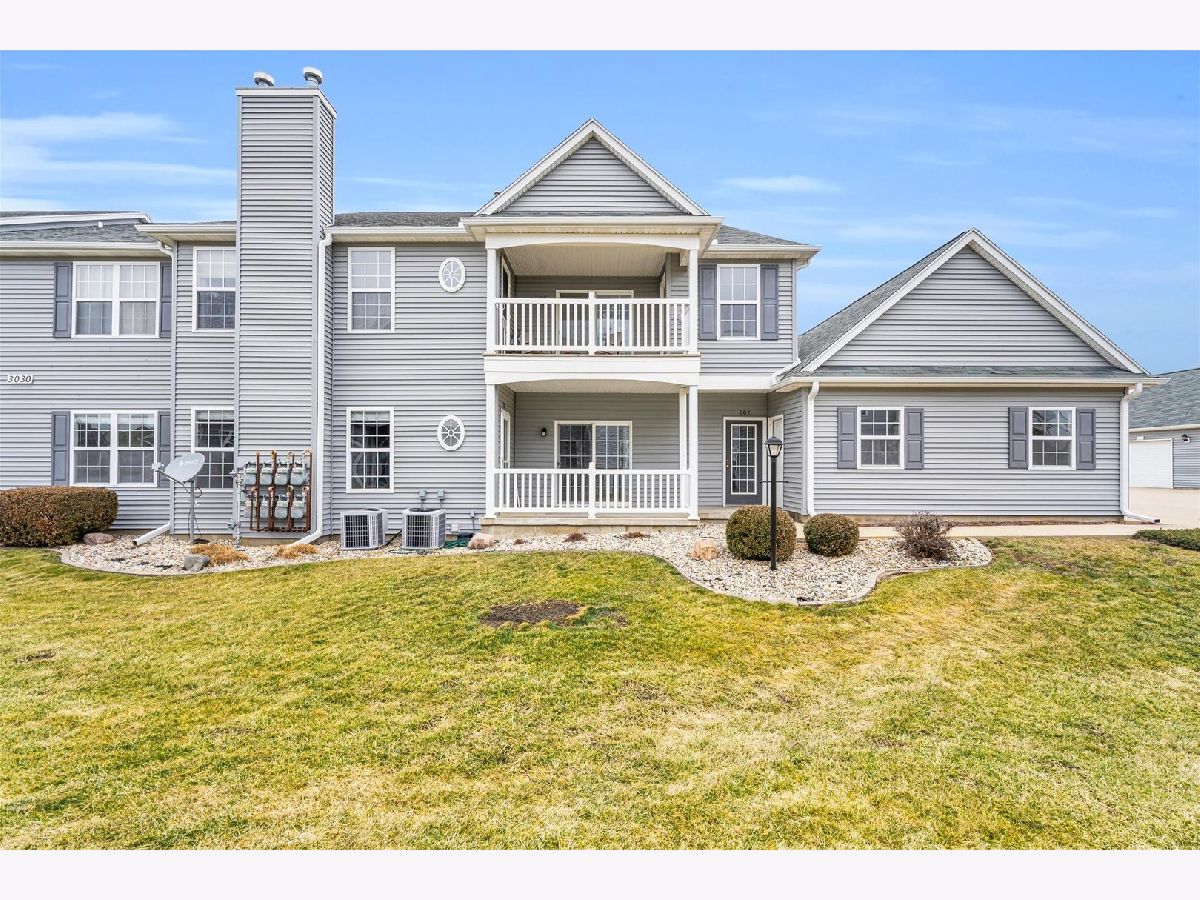 Condos & Townhomes & Homes Rented Water's Edge Urbana Illinois, 3030 Stillwater Landing