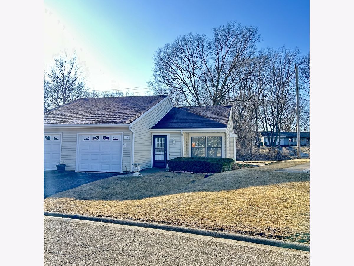 Townhomes & Condos Sold Leisure Village Fox Lake Illinois, 7118 Saint Tropez