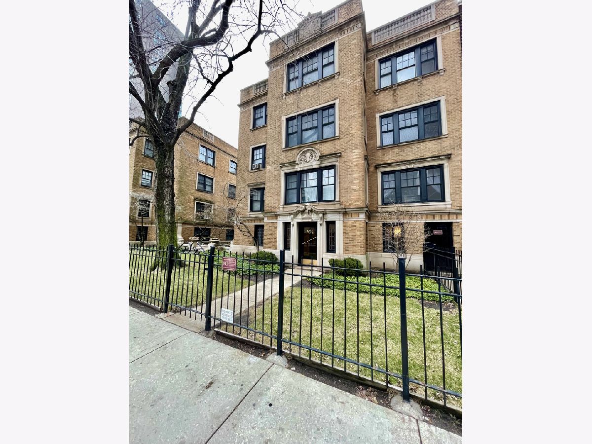 Condos & Townhomes & Homes Rented Buena Park Chicago Illinois, 702 Gordon