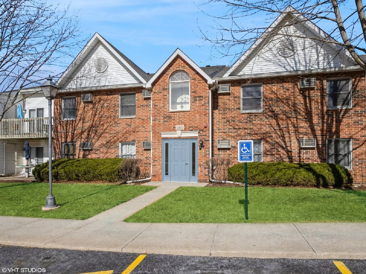Condominiums Rented Prairie Point Lake In The Hills Illinois, 1361 Cunat