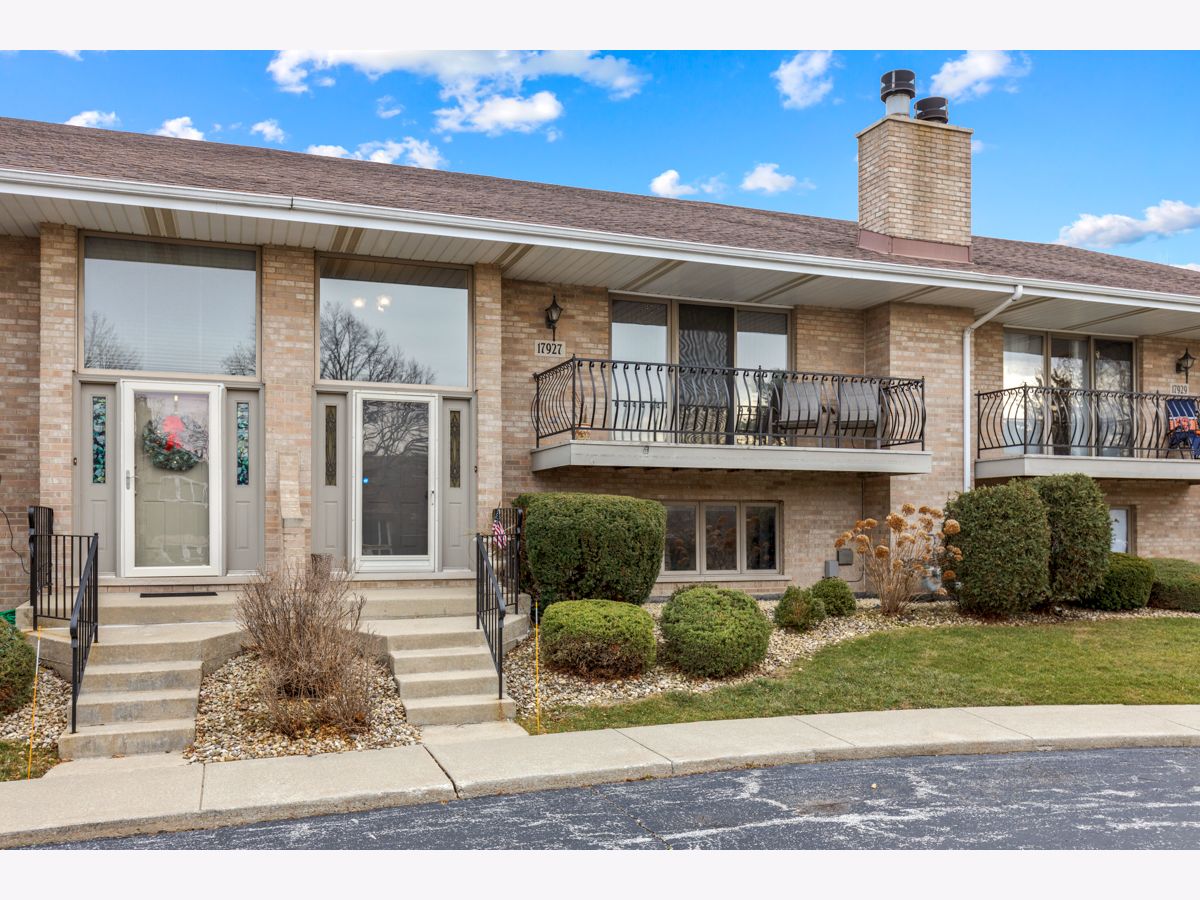 Townhomes & Condos & Homes Sold Eagle Ridge Orland Park Illinois, 17927 Arkansas
