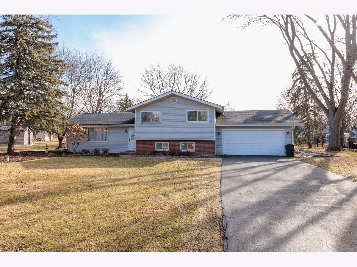 Homes Rented Country View Estates Naperville Illinois, 28W165 87th