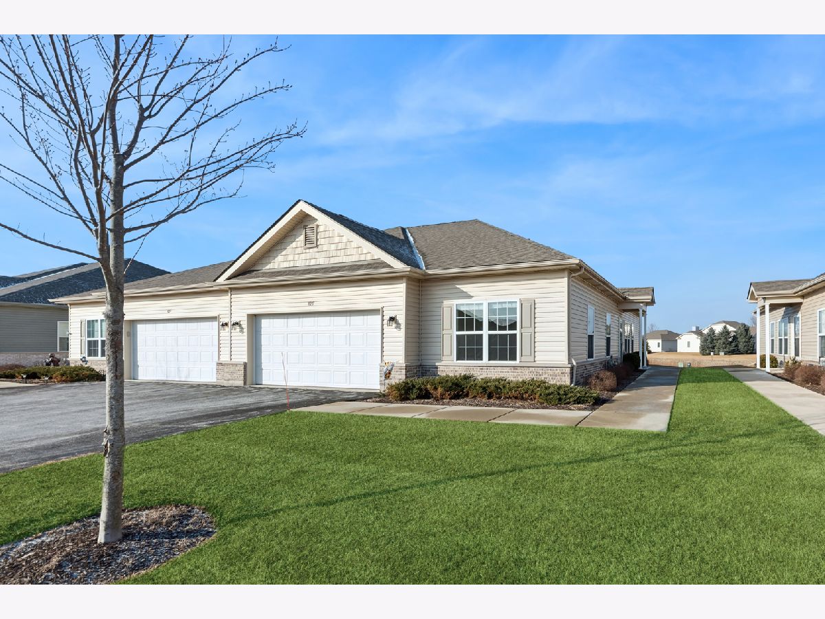 Condos & Townhomes & Homes Sold Patriot Estates Mchenry Illinois, 925 Yorktown