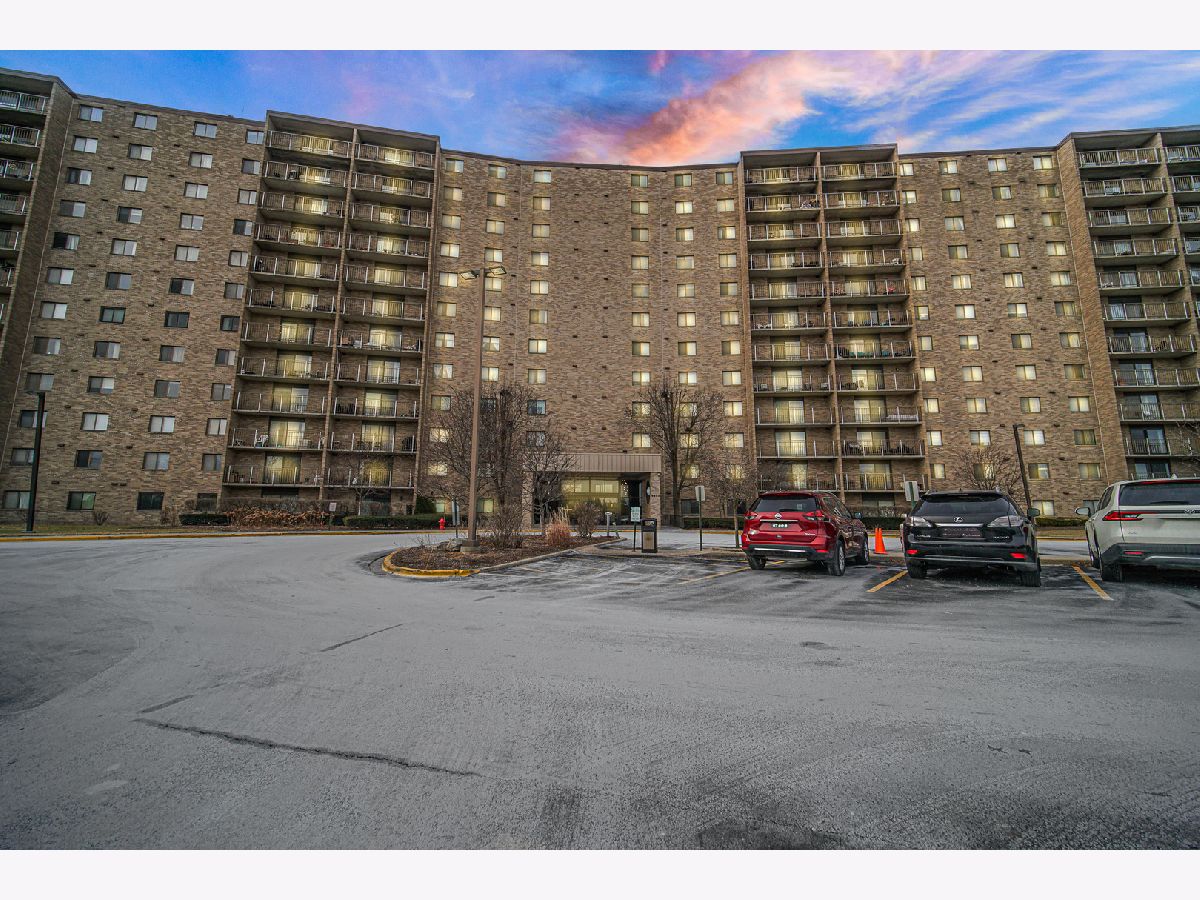 Condominiums Sold Lake Hinsdale Towers Willowbrook Illinois, 6340 Americana