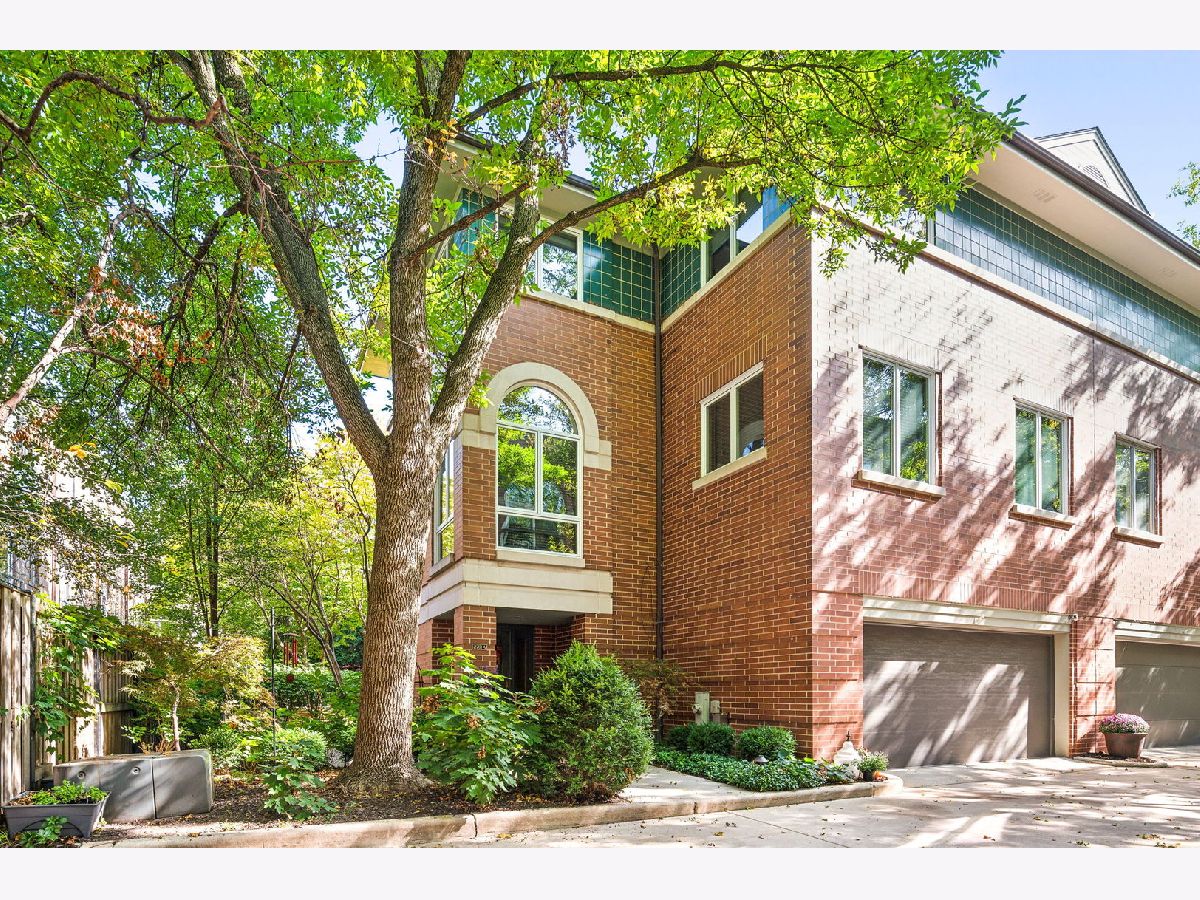 Townhomes Sold Tamerlane Chicago Illinois, 2701 Greenview