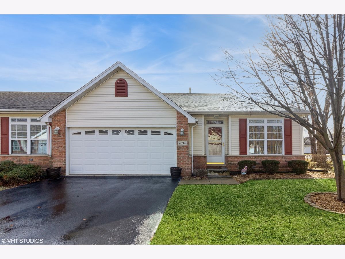 Townhomes Sold Pueblo Point Lockport Illinois, 16749 Sunset Ridge