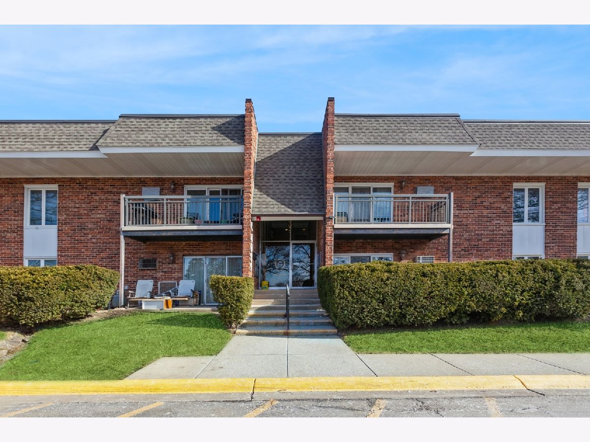 Condominiums Sold Westbrook West Downers Grove Illinois, 4039 Saratoga