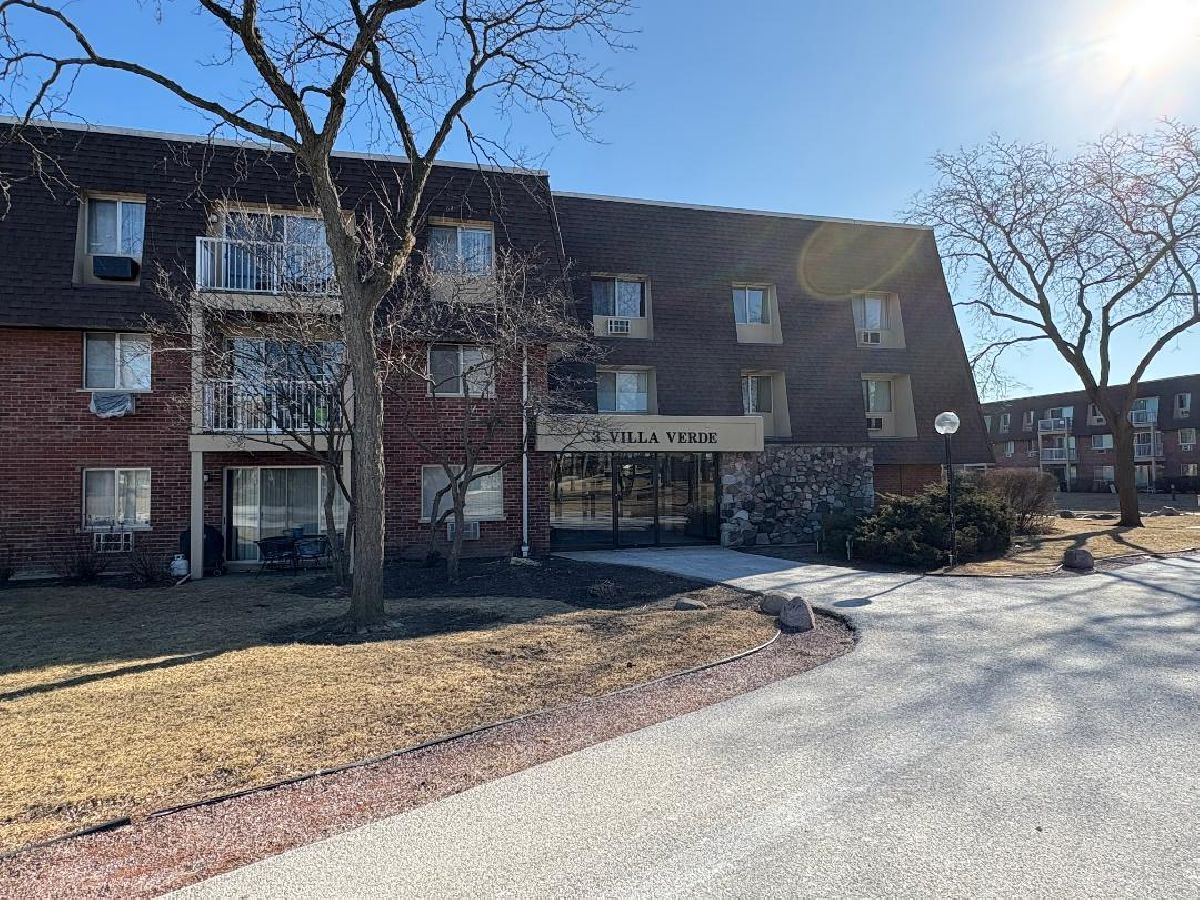 Condominiums Rented Villa Verde Buffalo Grove Illinois, 3 Villa Verde