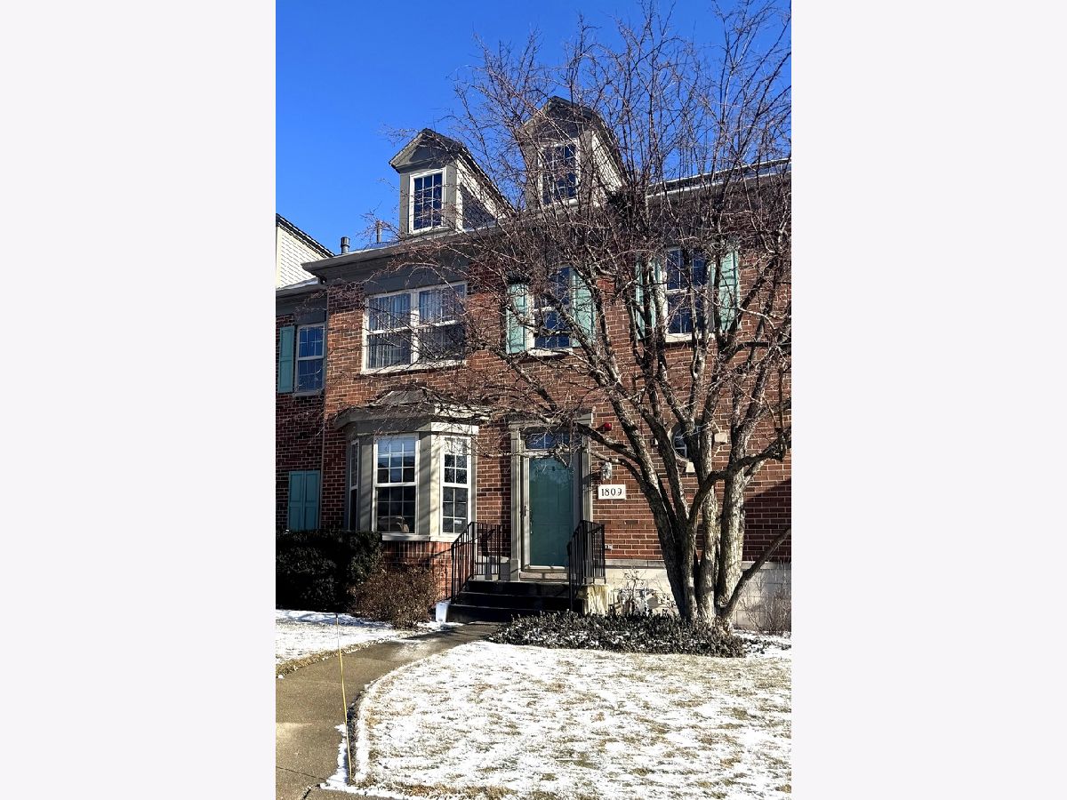 Townhomes & Condos & Homes Sold Heatherfield Glenview Illinois, 1809 Westleigh