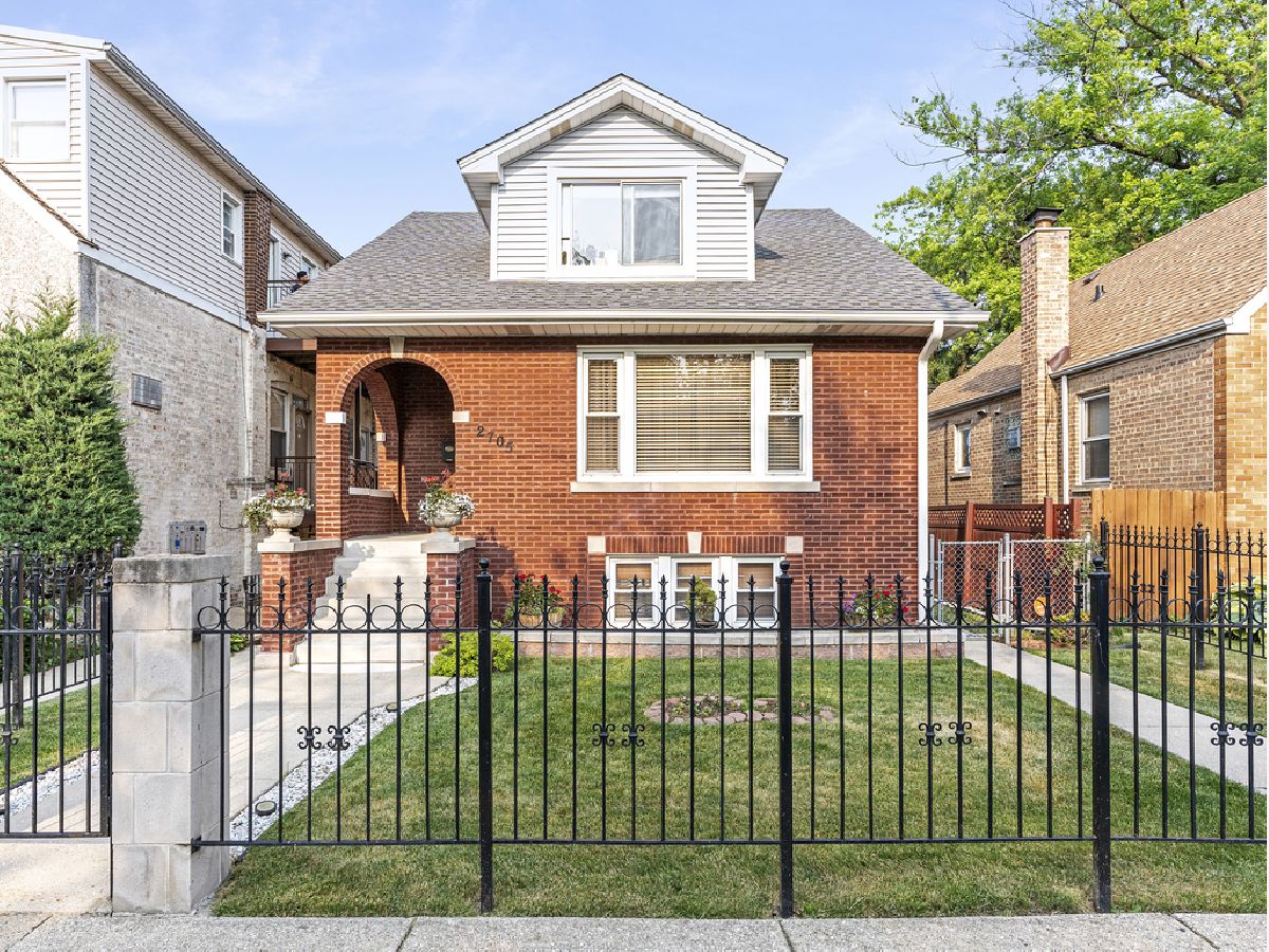 Rented Chicago Illinois, 2705 Oak Park