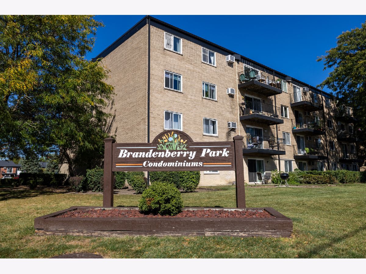 Condominiums Sold Brandenberry Park Arlington Heights Illinois, 2424 Oakton