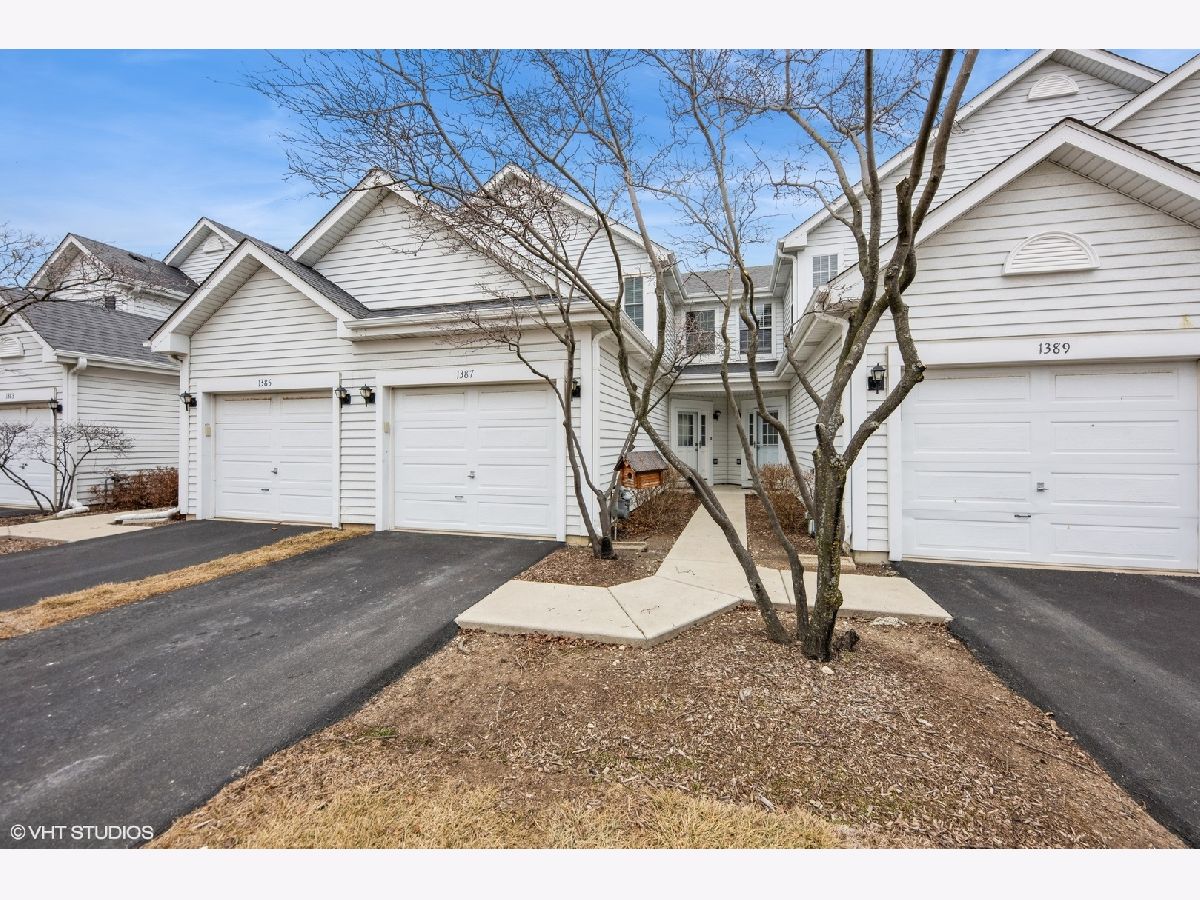 Homes & Townhomes & Condos Sold Pleasant Hill Waukegan Illinois, 1387 Candlestick