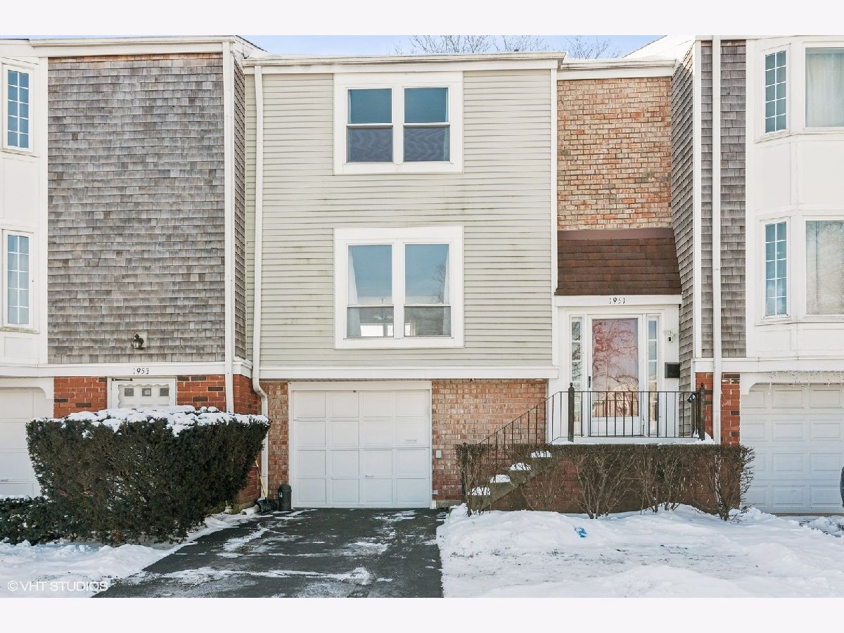 Townhomes & Condos Sold Barrington Square Hoffman Estates Illinois, 1951 Governors