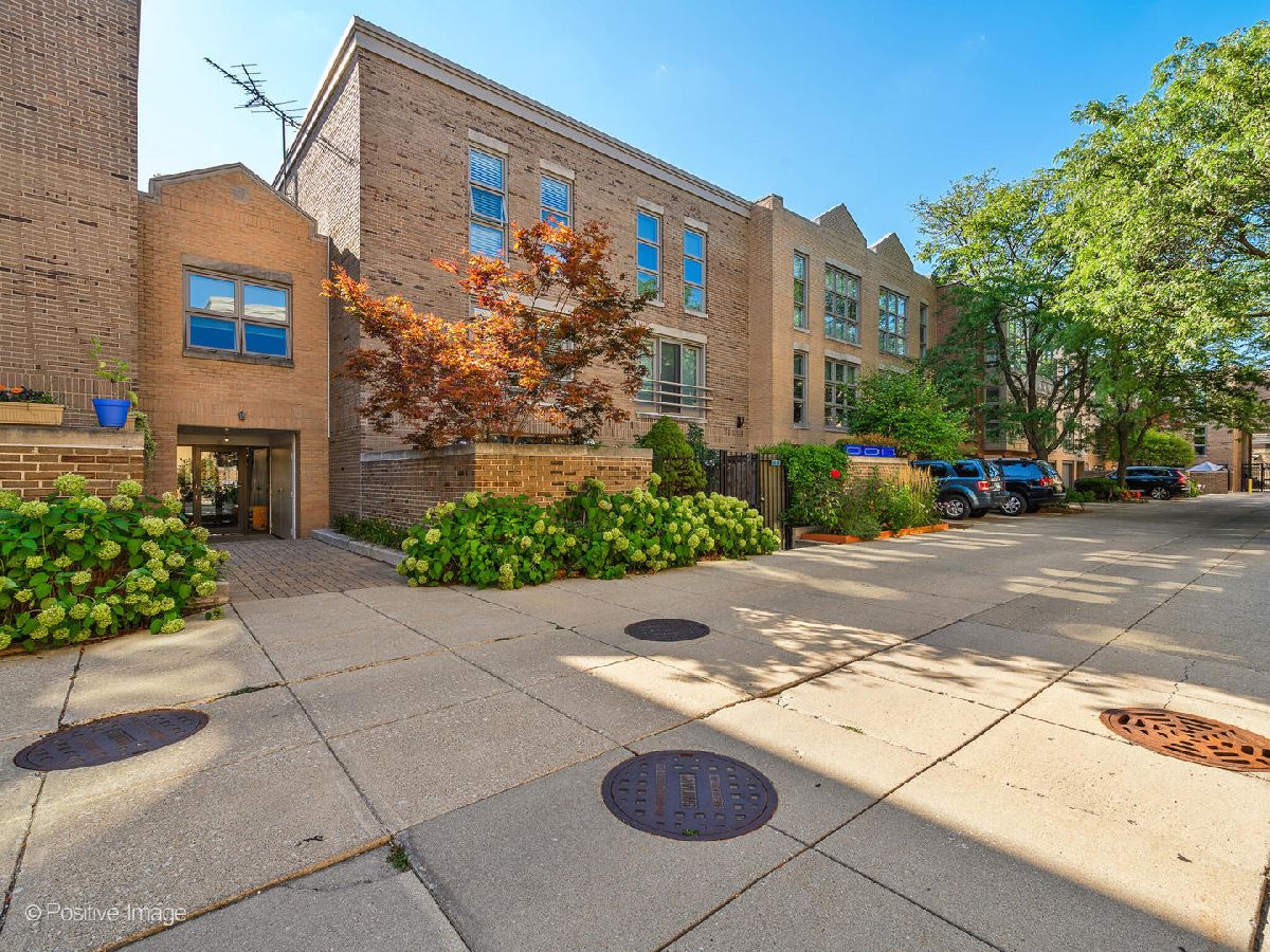 Townhomes Sold Lakewood Commons Chicago Illinois, 2351 Wayne