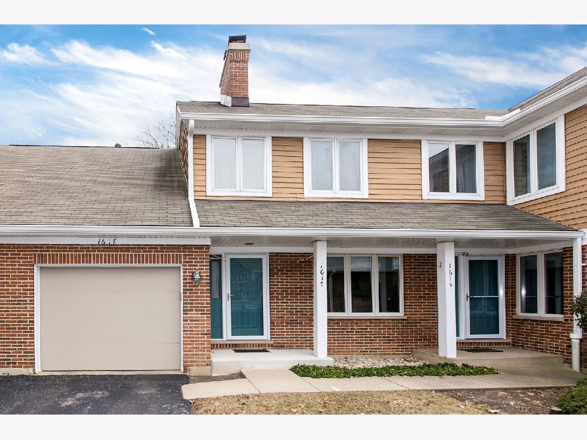 Townhomes & Condos & Homes Sold Arlington On The Ponds Arlington Heights Illinois, 1617 Courtland