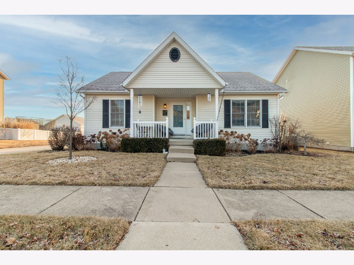 Homes & Condos & Townhomes Sold Savannah Green Normal Illinois, 1412 River Landing