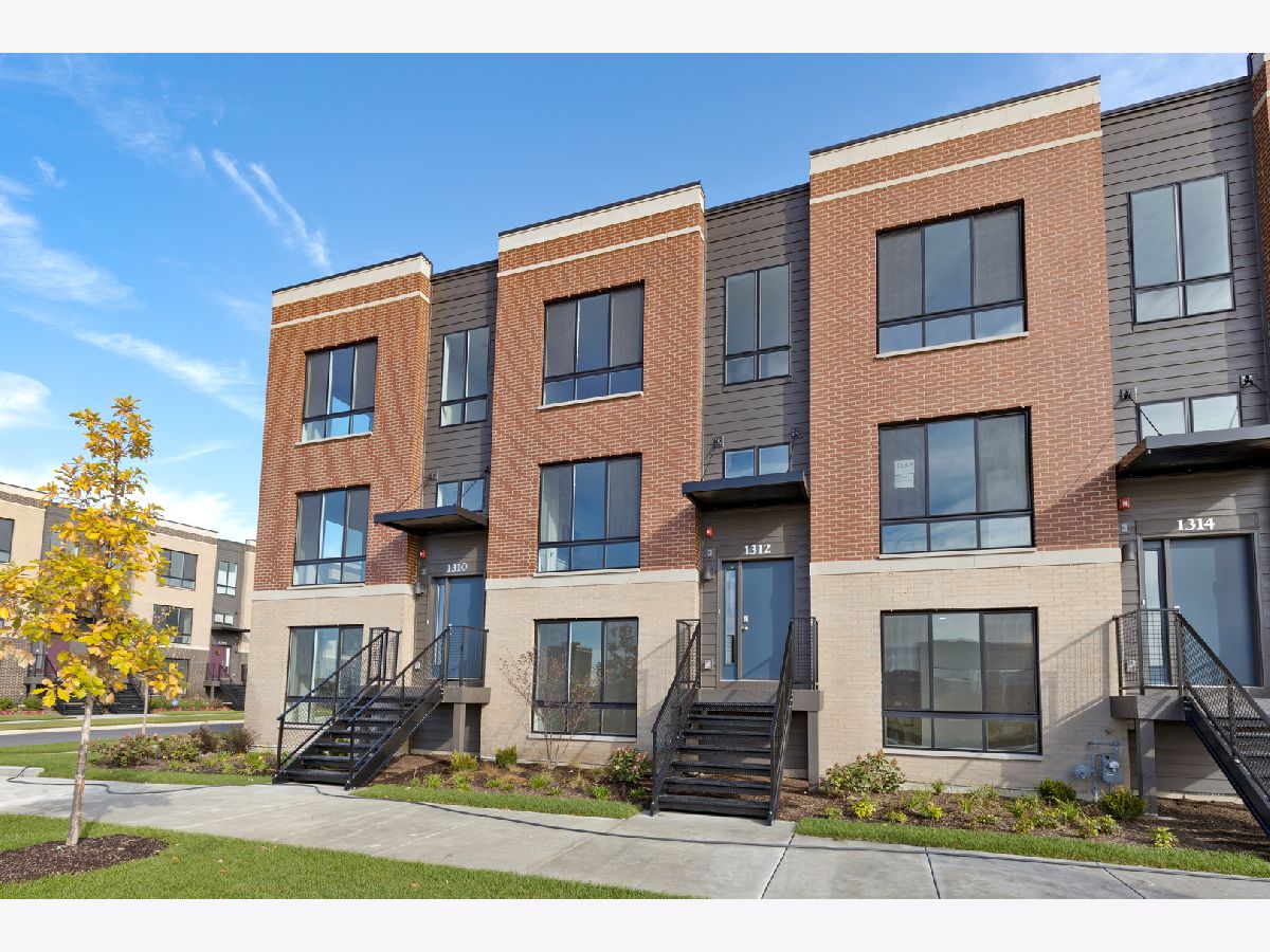 Condos & Townhomes Rented Northgate At Veridian Schaumburg Illinois, 1312 Lakepointe